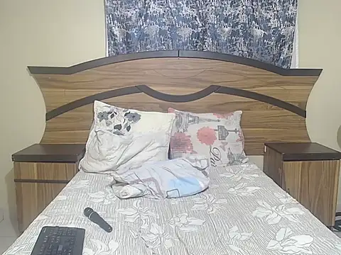 Ladybullet online show from June 5, 7:52 pm