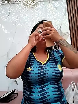 Snapshot of Amber_Herrera chatting on June 15, 12:29 pm Amber Herrera online show from June 15, 12:29 pm