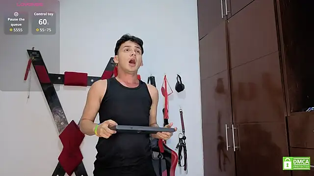 Nicolas AthleticBoy online show from July 4, 8:26 pm