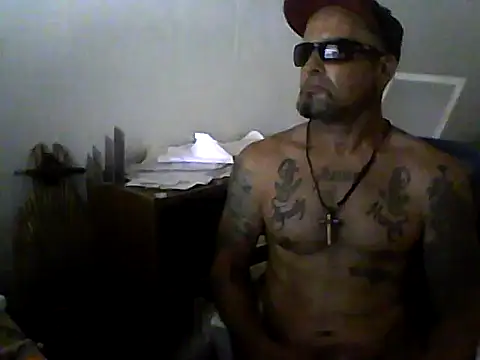 Snapshot of SlickDickyadown chatting on June 17, 1:34 pm SlickDickyadown online show from June 17, 1:34 pm