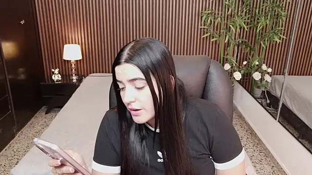 karilyncollinss online show from June 19, 8:23 pm