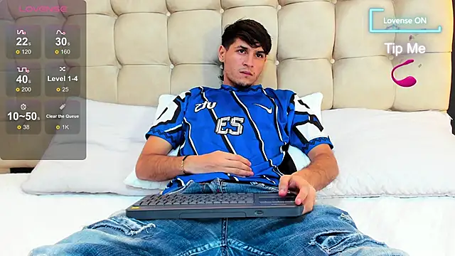 Zack23   online show from June 25, 3:17 am