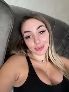 BabesGoWild online show from October 17, 6:05 am