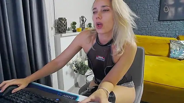 Snapshot of Angelface4you chatting on February 13, 8:38 pm Angelface4you online show from February 13, 8:38 pm