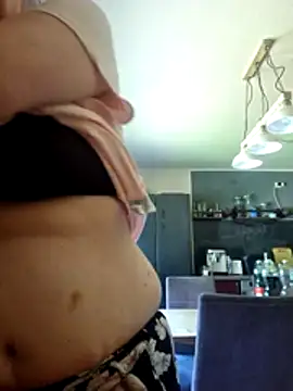 GoldenWifee online show from June 18, 8:58 am