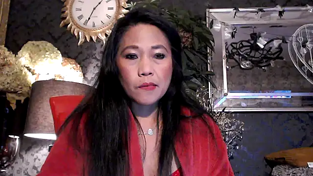 Snapshot of Hornygirltheone chatting on October 31, 12:33 am Hornygirltheone online show from October 31, 12:33 am