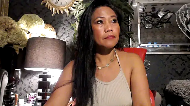 Snapshot of Hornygirltheone chatting on November 6, 10:32 pm Hornygirltheone online show from November 6, 10:32 pm