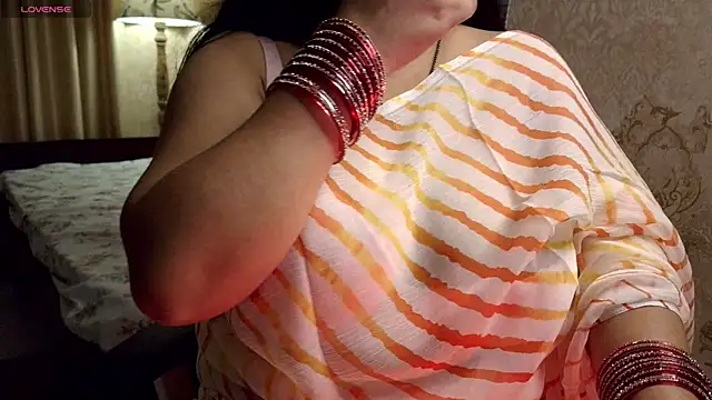Snapshot of hey_rhea chatting on July 28, 6:42 pm hey rhea online show from July 28, 6:42 pm