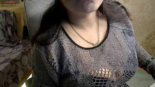 Snapshot of hey_rhea chatting on August 3, 7:29 am hey rhea online show from August 3, 7:29 am