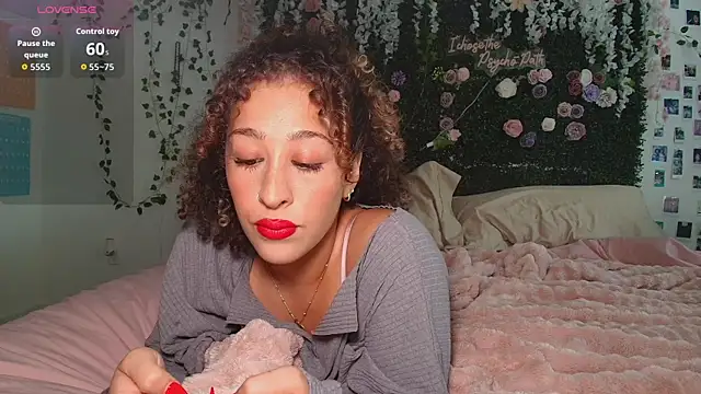 LyraCovee online show from June 15, 12:24 am