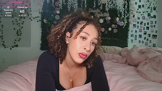 LyraCovee online show from June 17, 12:35 am