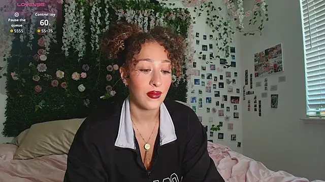LyraCovee online show from July 30, 11:37 pm
