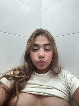 Issie 01 online show from June 27, 4:39 am
