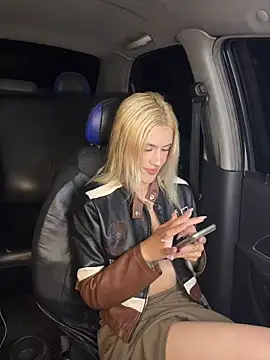Snapshot of Lia-firee chatting on June 7, 5:55 am Lia-firee online show from June 7, 5:55 am
