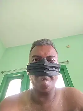 Snapshot of daddys_small_dick chatting on June 8, 4:24 am daddys small dick online show from June 8, 4:24 am