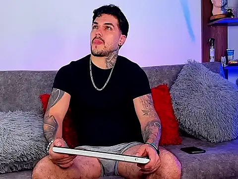 Austin Rayne online show from August 1, 3:39 am