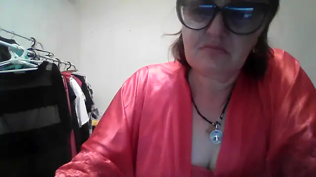 ErikaXShine online show from July 25, 8:17 pm