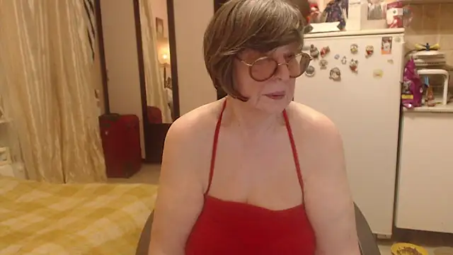 Snapshot of Sharon_Amore chatting on April 2, 7:22 pm Sharon Amore online show from April 2, 7:22 pm