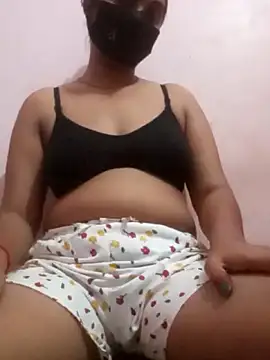 Snapshot of TRISHA0404 chatting on June 21, 9:34 am TRISHA0404 online show from June 21, 9:34 am
