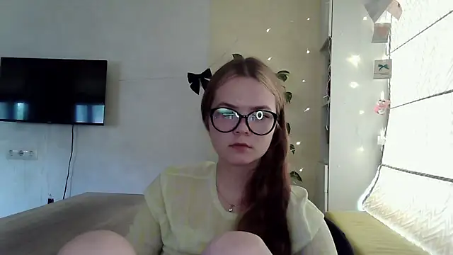 AvrilGillig online show from June 25, 6:07 am