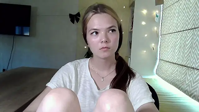 AvrilGillig online show from June 26, 2:54 pm