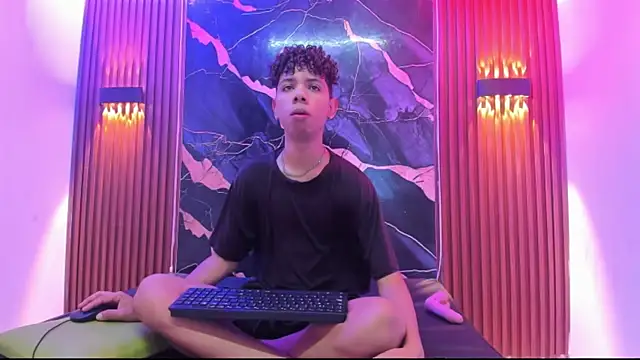 Amers bigcock online show from June 10, 7:24 pm