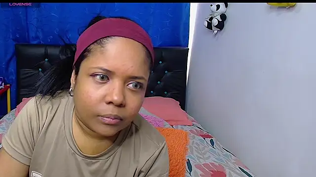 Snapshot of melika_sweet4 chatting on June 21, 4:42 pm melika sweet4 online show from June 21, 4:42 pm
