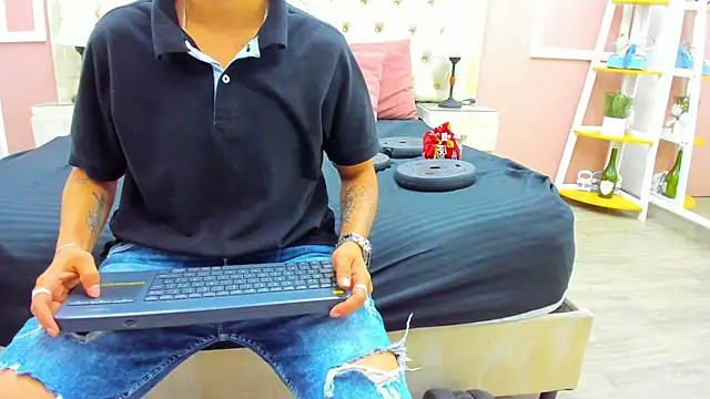 Pixelriott online show from July 14, 5:29 pm