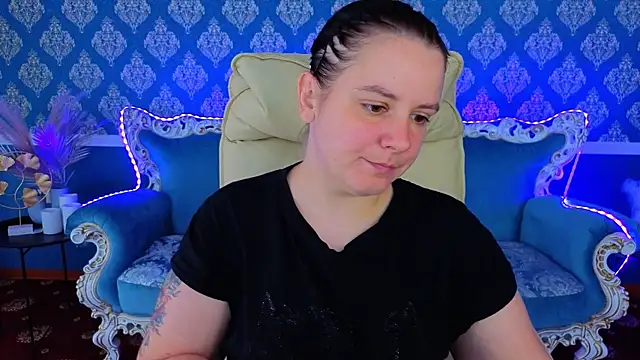 Snapshot of KatrinMilly chatting on June 24, 5:39 am KatrinMilly online show from June 24, 5:39 am