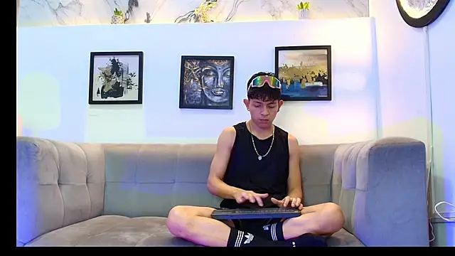 BLACK AND WHITET online show from June 11, 1:27 am