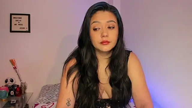 LauraToro  online show from November 29, 9:23 am