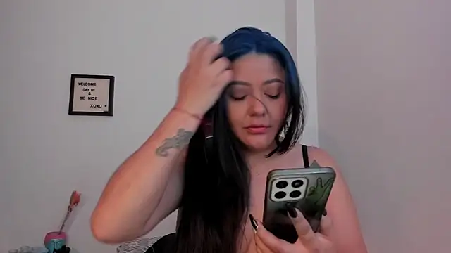 LauraToro  online show from March 5, 9:11 pm