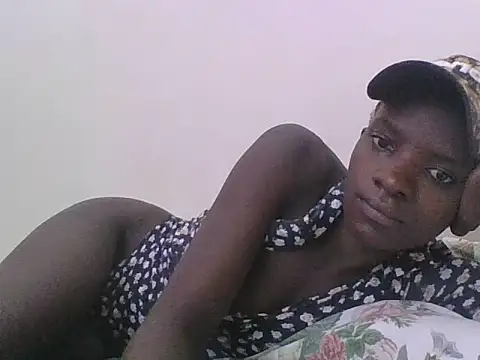 ebonypetite2 online show from July 13, 5:43 am