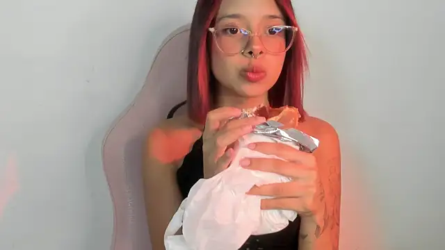 Snapshot of Melaniie_fox_ chatting on August 1, 11:36 pm Melaniie fox online show from August 1, 11:36 pm