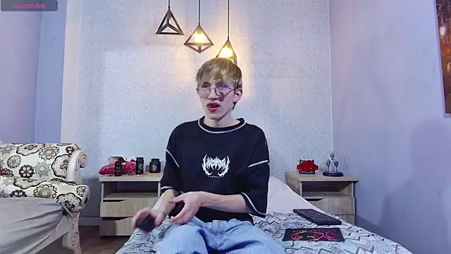 axell stone  online show from July 11, 9:38 pm