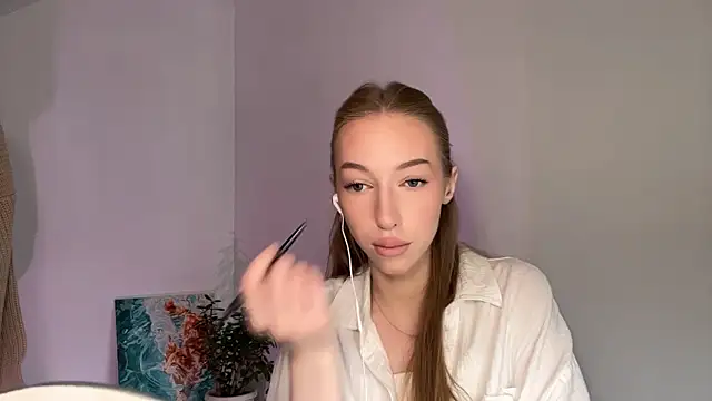 Snapshot of TraceyHowey chatting on June 14, 8:27 am TraceyHowey online show from June 14, 8:27 am