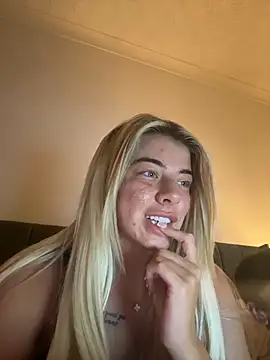 TaysummerB online show from July 4, 9:32 pm
