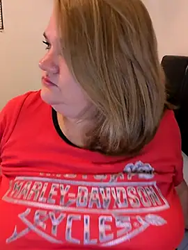 Snapshot of Jonesinjil chatting on August 4, 3:43 am Jonesinjil online show from August 4, 3:43 am