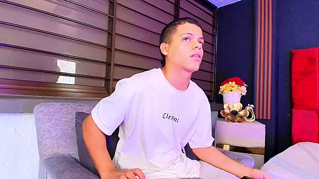 JulianSterling    online show from June 13, 7:34 pm