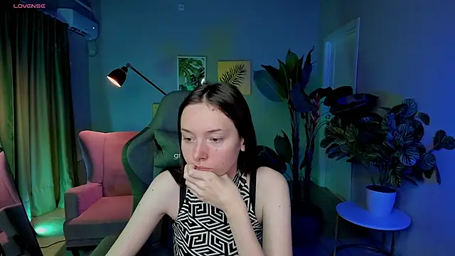 Snapshot of Eva_Leeee chatting on July 3, 5:25 am Eva Leeee online show from July 3, 5:25 am
