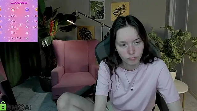 Snapshot of Eva_Leeee chatting on July 22, 4:48 am Eva Leeee online show from July 22, 4:48 am