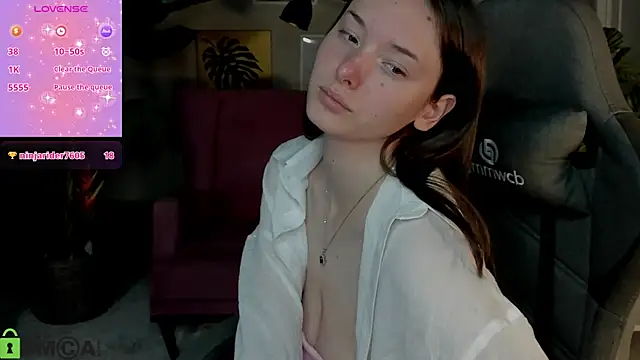 Snapshot of Eva_Leeee chatting on August 3, 4:55 am Eva Leeee online show from August 3, 4:55 am