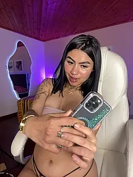 Snapshot of Mariana_pink18 chatting on June 18, 9:14 am Mariana pink18 online show from June 18, 9:14 am