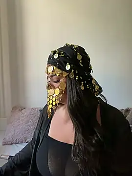 Snapshot of NiaBeurette chatting on July 4, 10:32 am NiaBeurette online show from July 4, 10:32 am