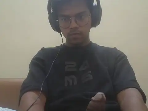 Snapshot of shady093 chatting on June 11, 6:39 pm shady093 online show from June 11, 6:39 pm