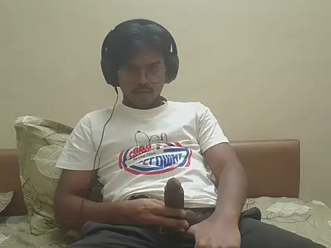 Snapshot of shady093 chatting on June 22, 4:37 pm shady093 online show from June 22, 4:37 pm