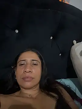 Snapshot of paolaqueenxx chatting on June 18, 8:25 am paolaqueenxx online show from June 18, 8:25 am