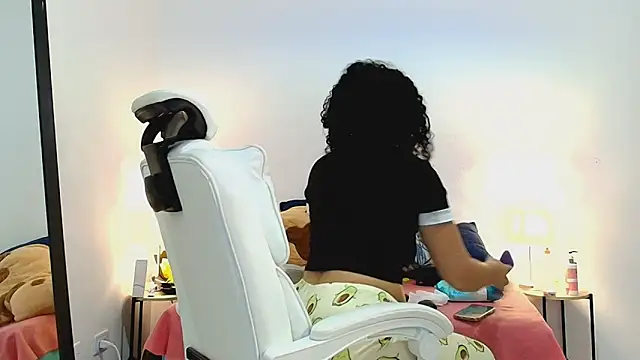 Snapshot of Isabella_Sophia19 chatting on July 9, 11:25 am Isabella Sophia19 online show from July 9, 11:25 am
