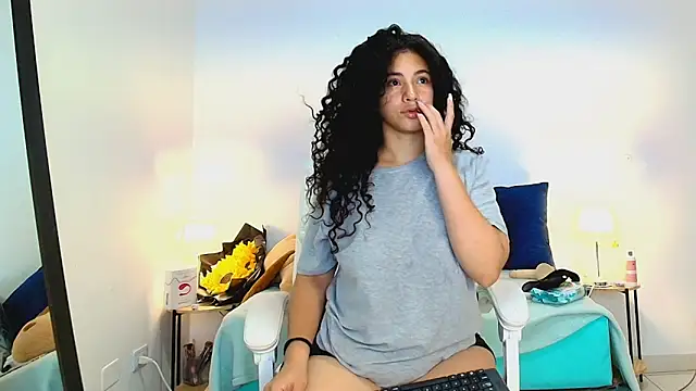 Snapshot of Isabella_Sophia19 chatting on July 21, 3:20 am Isabella Sophia19 online show from July 21, 3:20 am