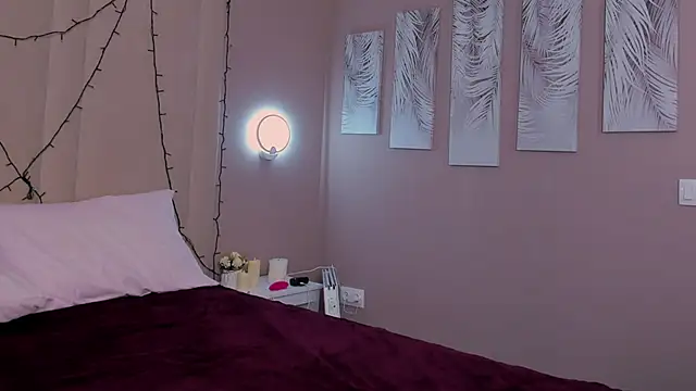 Snapshot of Lola_lovesss chatting on June 25, 5:12 am Lola lovesss online show from June 25, 5:12 am